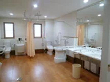 スマイルコート茨木豊川南 1階共用の洗面、トイレ