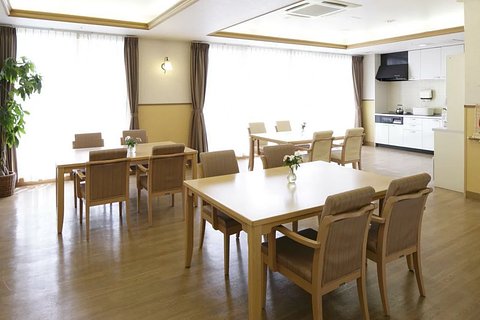 メディカル・リハビリホームくらら中電覚王山 リビングルーム兼食堂兼機能訓練室