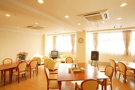 メディカルホームまどか武蔵浦和 1F リビングルーム兼食堂兼機能訓練室