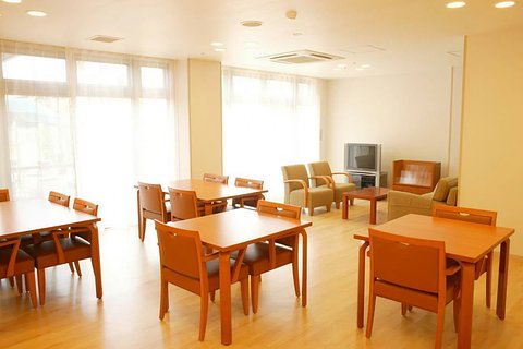 メディカル・リハビリホームくらら武蔵境 2F リビングルーム兼食堂兼機能訓練室