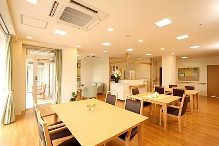 メディカルホームくらら中村橋 2F リビングルーム兼食堂兼機能訓練室