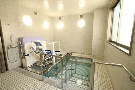 メディカル・リハビリホームくらら大泉学園 1F 車椅子対応リフト付浴室