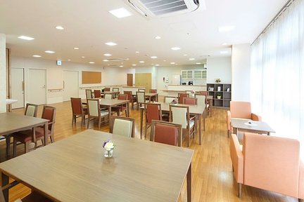 リハビリホームまどか戸田 2F リビングルーム兼食堂兼機能訓練室