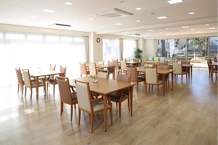 ここち平塚弐番館 1F リビングルーム兼食堂兼機能訓練室
