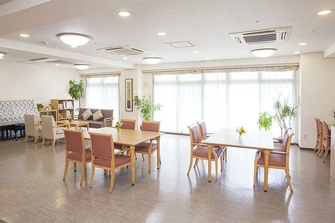 メディカル・リハビリホームくらら二子玉川 リビングルーム兼食堂兼機能訓練室