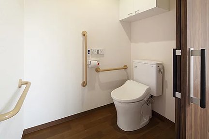 エイジフリーハウス京都三条大宮 居室内トイレ