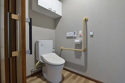 エイジフリーハウス堺諏訪ノ森 居室内トイレ