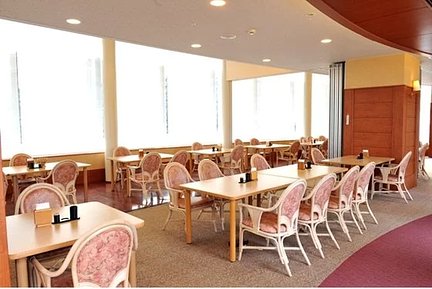 シニアホテル東戸塚イーストウイング ９階レストラン。