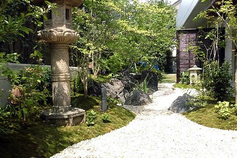 アリア碑文谷 1Fダイニングルームに面した日本庭園	