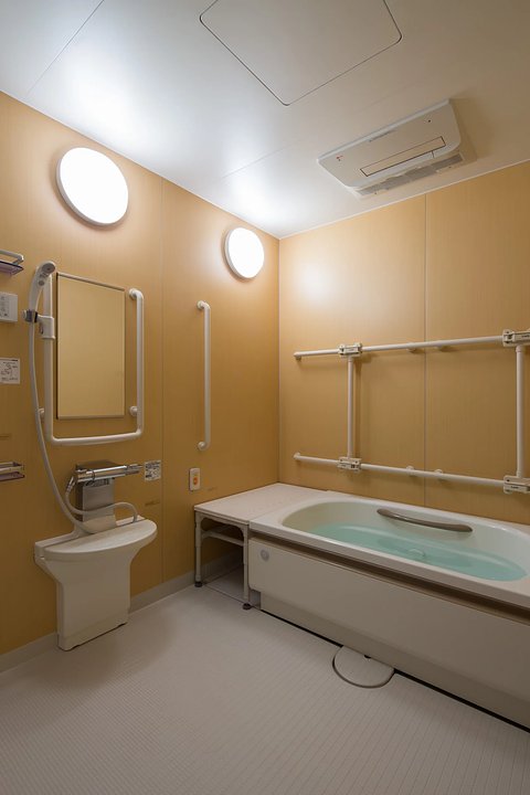 エニシエ川西加茂 広い脱衣室明るい浴室