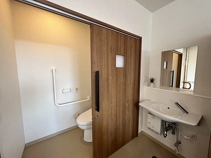 ケア・パレス大阪 居室トイレ、洗面