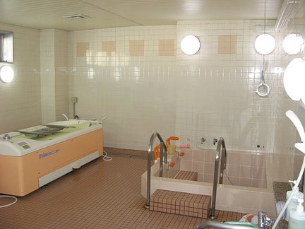越谷幸楽園 利用者様に合わせた浴槽を提供します！