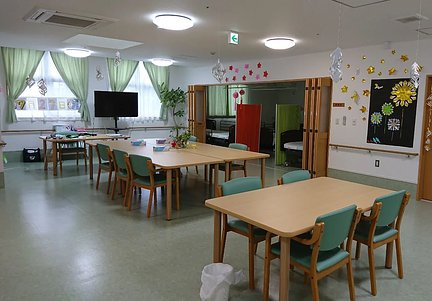 ナーシングホームこころ本庄 食堂兼機能訓練室 特徴画像