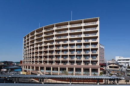 蓮田オークプラザ駅前温泉館 外観はホテルかマンションのよう 特徴画像